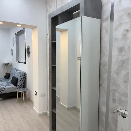 Modern Giovanni Dalle Bande Nere Appartement *