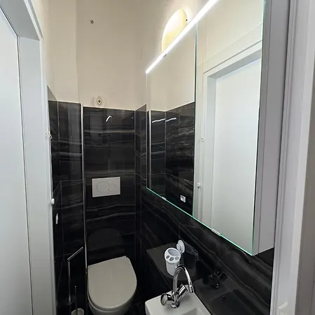 Modern Giovanni Dalle Bande Nere Apartment *