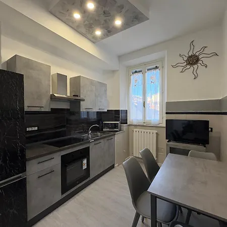 Modern Giovanni Dalle Bande Nere Apartment *