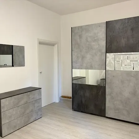 Modern Giovanni Dalle Bande Nere Apartment Florence
