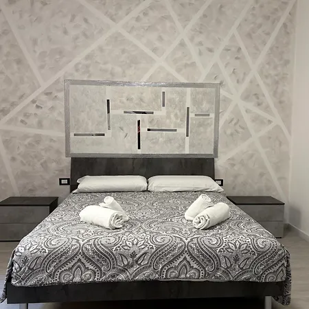 Modern Giovanni Dalle Bande Nere Apartment